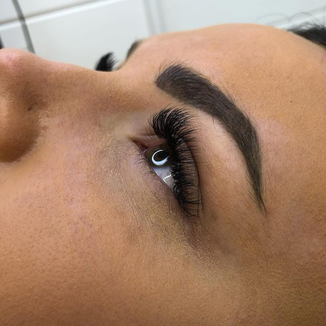 Brow Shape & Tint – Perfect Brows for Only £22.50!